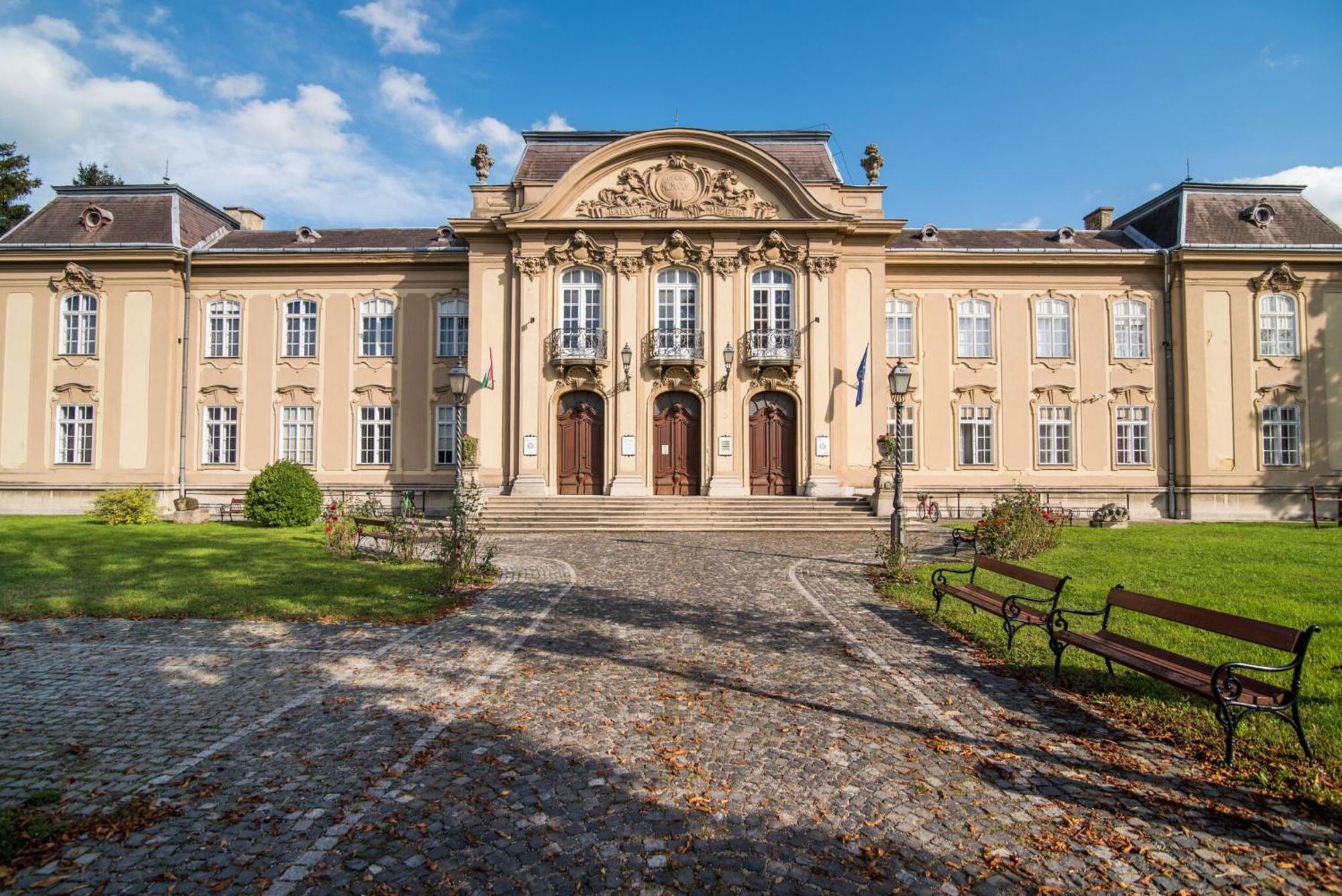 Pegazus Apartman Кестхей Экстерьер фото